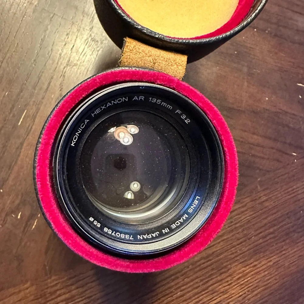 KONICA HEXANON AR 135MM F/3.2 TELEPHOTO LENS. KONICA AR MOUNT CLEAN GLASS & CASE